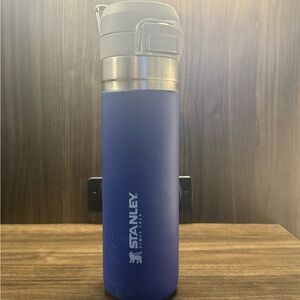 24 oz Stanley Navy Blue Insulated Travel Bottle with Gray Lid